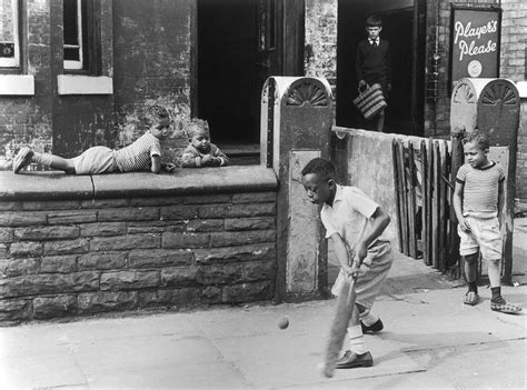 The Last Days of the Slums: 20 Amazing Vintage Photographs Capture Life ...