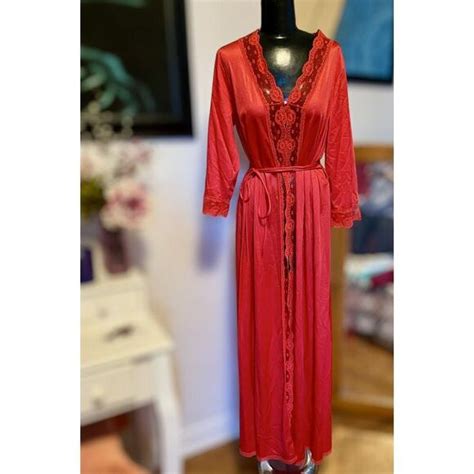 Pinehurst Lingerie Intimates Sleepwear Vintage Pinehurst M Long Robe Lace Tie Lipstick Red