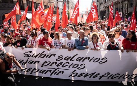 Los Sindicatos Se Manifiestan Por El 1º De Mayo Bajo El Lema Subir