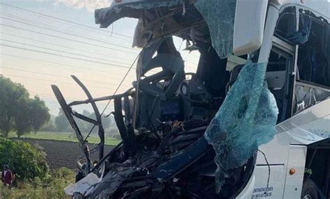 Resultan Pasajeros Lesionados En Choque De Autob S Y Tr Iler En Puebla