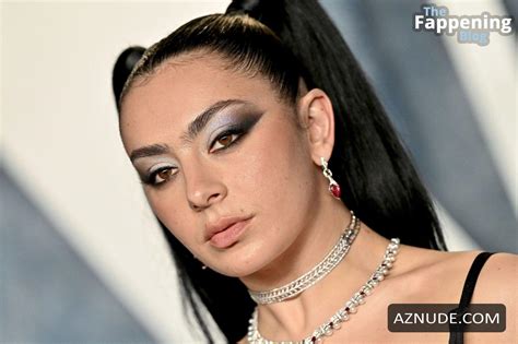 Charli XCX Sexy Flaunts Her Hot Breasts At The 2023 Vanity Fair Oscar