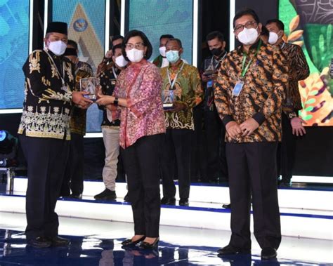 Bupati Siak Alfedri Terima Penghargaan WTP 10 Kali Berturut Turut Dari