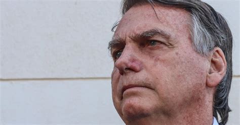 Pf Aponta Que Bolsonaro Transferiu R 800 Mil Antes De Viajar Aos Eua