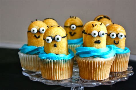 Cannella Vita Minion Cupcakes