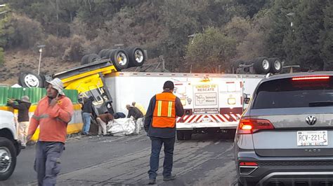 Volcadura de tráiler paraliza tránsito en carretera México Cuernavaca