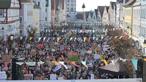 G Nzburg In G Nzburg Stehen Menschen Zusammen Gegen Hass Und Hetze