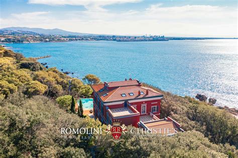 LUSSUOSA VILLA FRONTE MARE IN VENDITA A CASTIGLIONCELLO TOSCANA