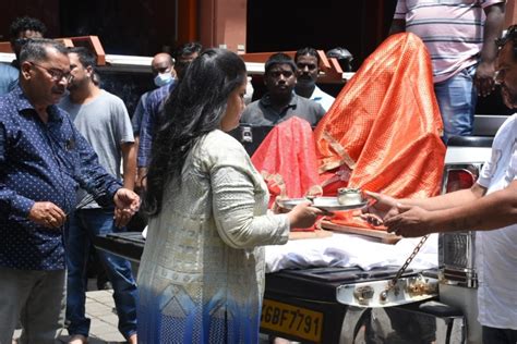 Kartik Aaryan Visits Lalbaugcha Raja Sanya Malhotra At Andhericha Raja