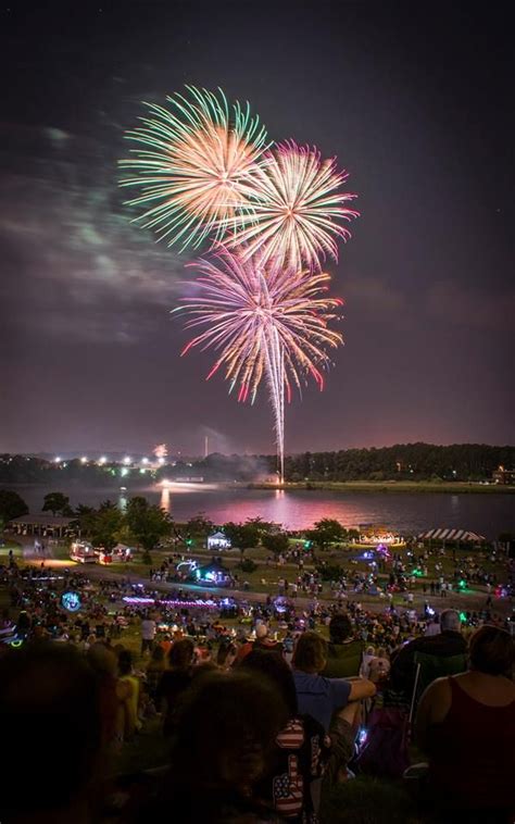 Fireworks at Mt Trashmore! #virginiabeach #coastalva | Virginia beach ...