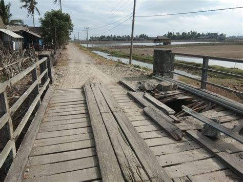 Mobil Pengangkut Material Rusak Jembatan Penghubung Dua Dusun Insannews