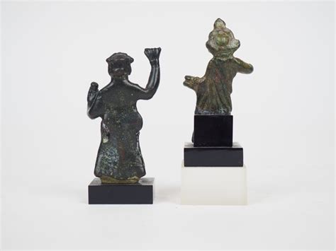 Lot de Deux statuettes féminines en bronze dépoque romaine H 6 7