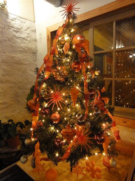 Orange Christmas tree, this is my tree,although smaller and with blues ...