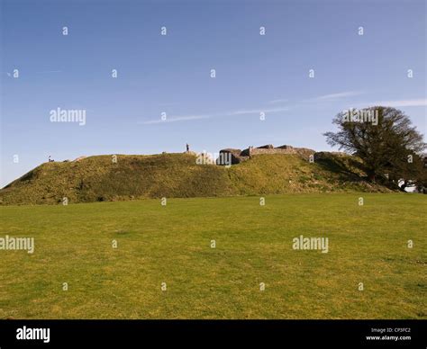 Old Sarum Hill Fort Hi Res Stock Photography And Images Alamy