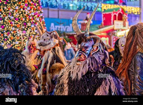 Bestien Und Hexen Am Flughafen A M Nchen Der Perchtenlauf Von Den