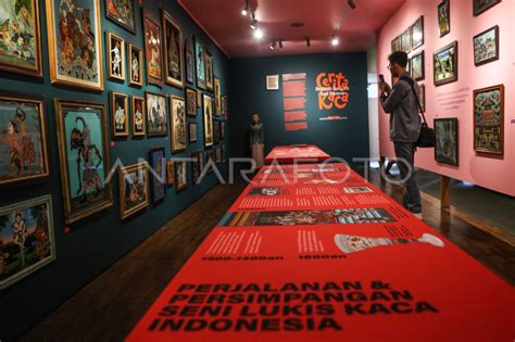 Pameran Perjalanan Seni Lukis Kaca Indonesia Antara Foto