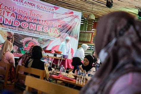 Peringati Hari Ibu Srikandi Ganjar Sumsel Gelar Kelas Masak Perempuan