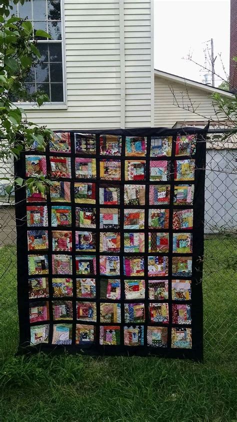 Cool Scrappy Log Cabin Quilt Love How The Black Sashing Brings Out The