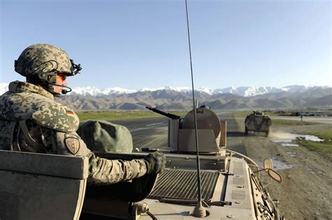 The Afghanistan Mission Isaf Chief Calls For New German Strategy Der