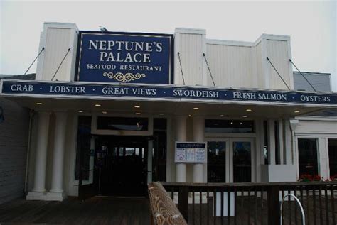 Front Entrance To Neptune S At Pier 39 Picture Of Neptune’s Waterfront Grill And Bar San