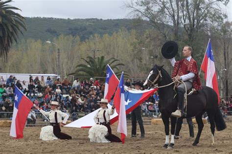 Gran presentación de la destacada escuadra ecuestre Palmas de Peñaflor