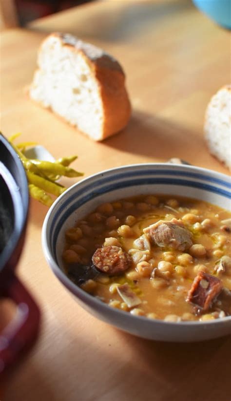 Receta Garbanzos con manitas oreja y panceta Obsesión por la cocina