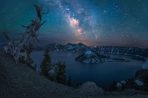 Interesting Photo of the Day: Crater Lake Milky Way