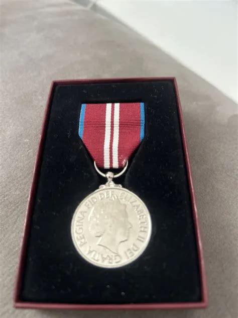 OFFICIAL 2012 QUEEN Elizabeth Ii Diamond Jubilee Medal Boxed Mint Never