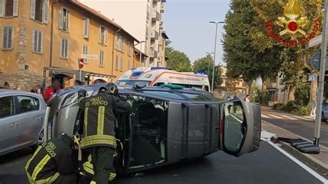 Auto Ribaltata Incidente A Colognola Un Uomo Incastrato Nellauto