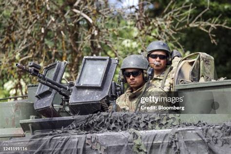 Us Army Tank Crew Photos and Premium High Res Pictures - Getty Images