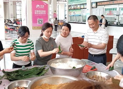 “关心爱护困难学生、弘扬优秀传统文化”欧语学院联合智能学院举办“粽叶飘香、品味端午”主题活动