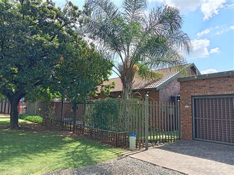 Waverley Pretoria Property Property And Houses For Sale In Waverley