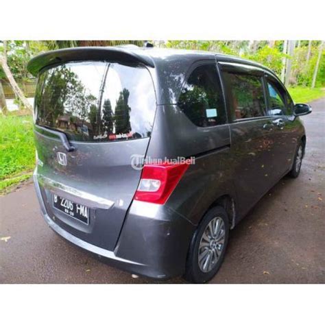 Mobil Honda Freed PSD 2013 Abu Bekas Mulus AC Dingin Surat Lengkap