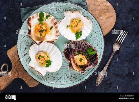 Seared Scallops Shell With Butter Garlic And Parsley Stock Photo Alamy