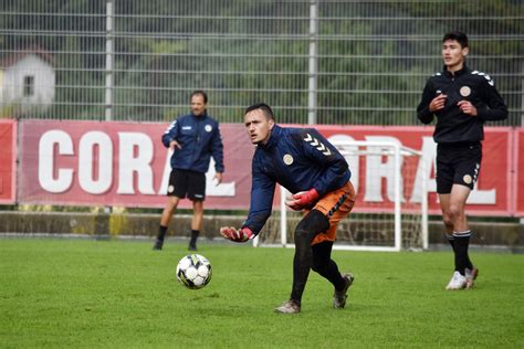 Prossegue Prepara O Para O Ltimo Jogo De Clube Desportivo