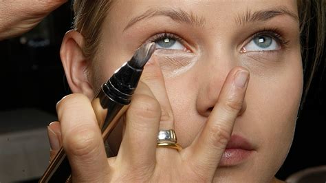 How To Put Makeup On Dry Under Eyes Mugeek Vidalondon