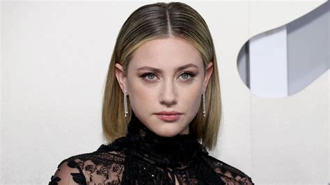 Velvet Gumicukor Lili Reinhart Nem Sz Gyenl S Az Erk Lyen