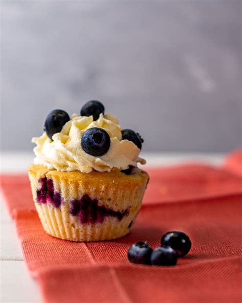 Blaubeer Muffins Mit Frosting So Einfach Und So Lecker