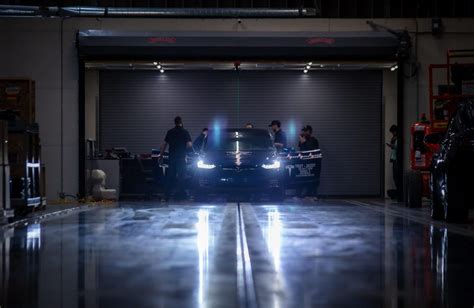 A look inside Tesla's Crash Test Lab - CNET