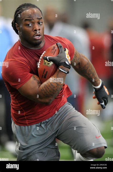 Former Alabama running back Trent Richardson runs a drill during an ...