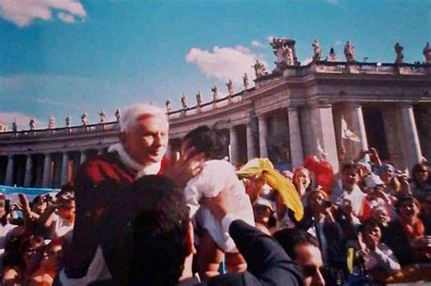 Tingnan Mga Pinoy Sa Roma Nagluluksa Sa Pagpanaw Ni Pope Benedict Xvi