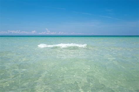 Zachte Blauwe Oceaan Golf Op Schoon Zandig Strand Tropisch