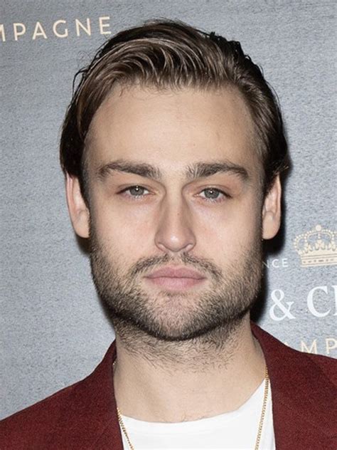 Douglas Booth 2022