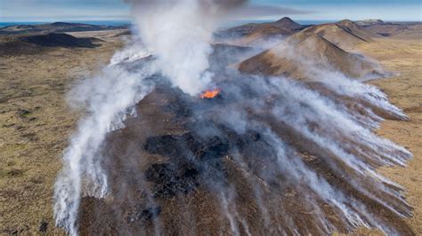 Iceland’s Newest Tourist Attraction A Live Volcanic Eruption