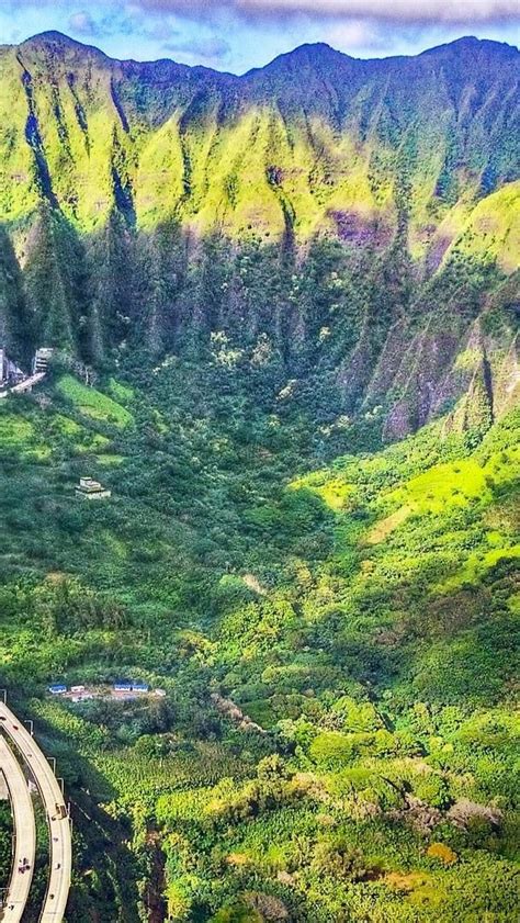 Pali Highway Across Nuʻuanu Pali At The Hawaiian Island Of Oʻahu