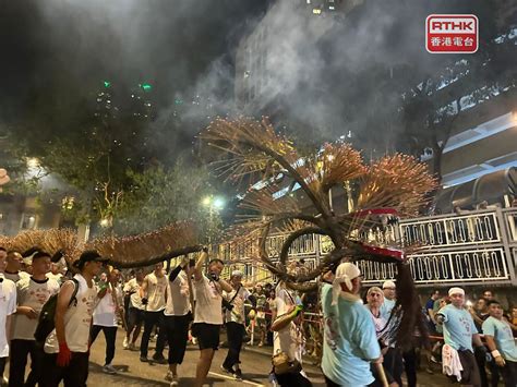 大坑舞火龍中秋夜上演 市民遊客夾道觀賞 新浪香港