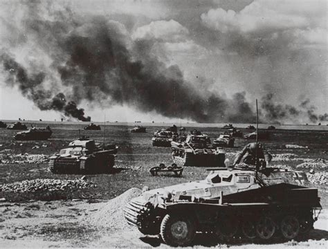 German armored vehicles in action on the Eastern Front in 1941 : r ...