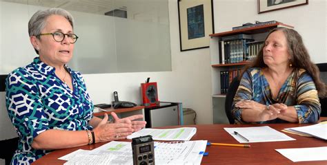 Silvia Núñez y Elaine Levine directora e investigadora