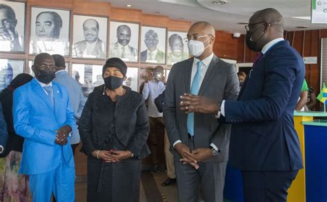 Gabon Dr Guy Patrick Obiang en visite à la Caisse nationale de