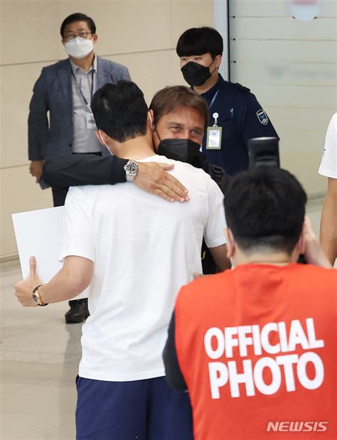 안녕 잘 가요 손흥민·토트넘 뜨거운 추억 남기고 출국 편집팀 기자 톱스타뉴스