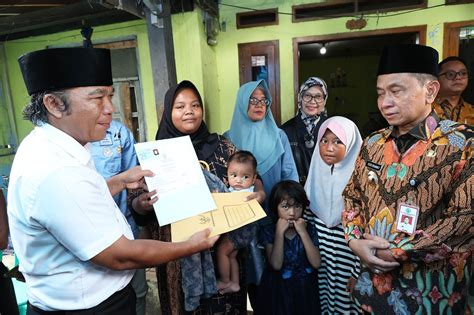 Takziah Ke Rumah Almarhum Penyelenggara Pemilu Di Kota Serang Pj